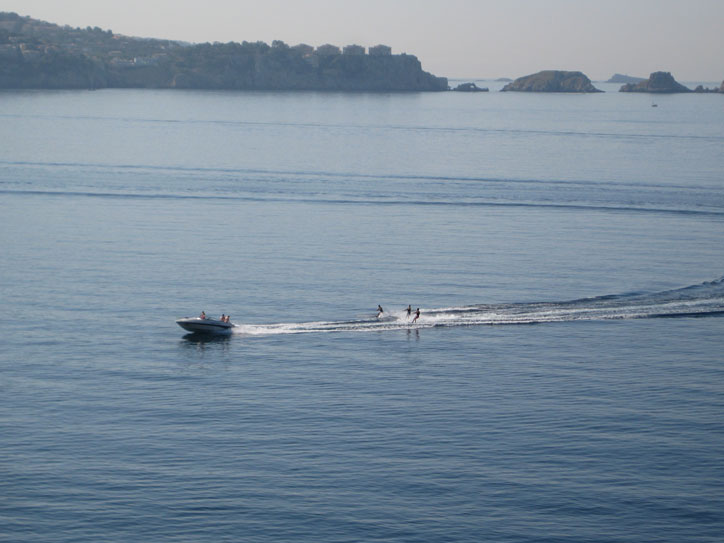 Three skiers pulled by the same boat