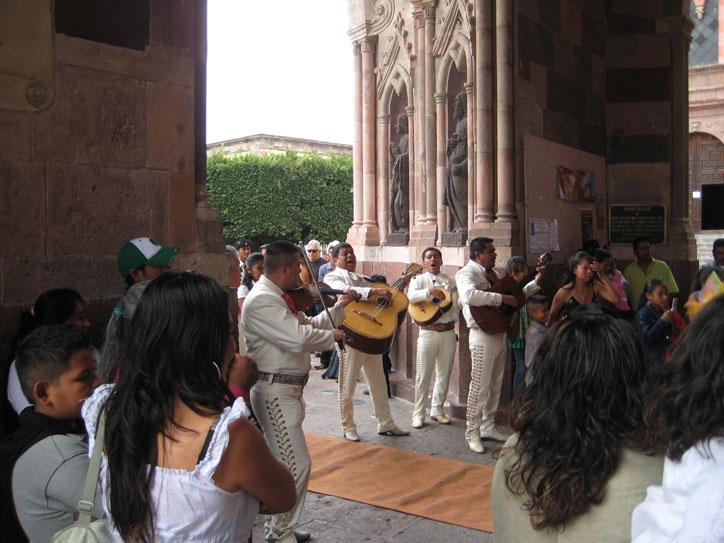 Outside she's serenaded by Mariachis