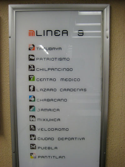 Metro sign for the Tacubaya (Pot) line